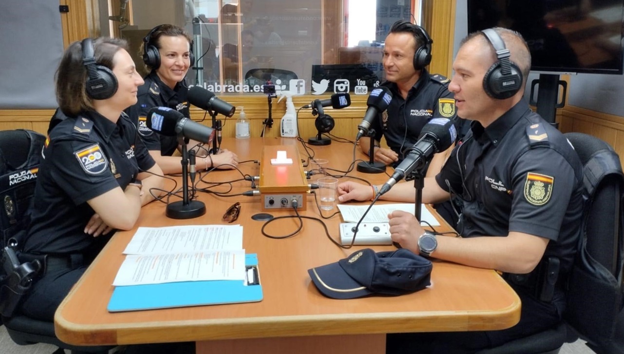 Polis